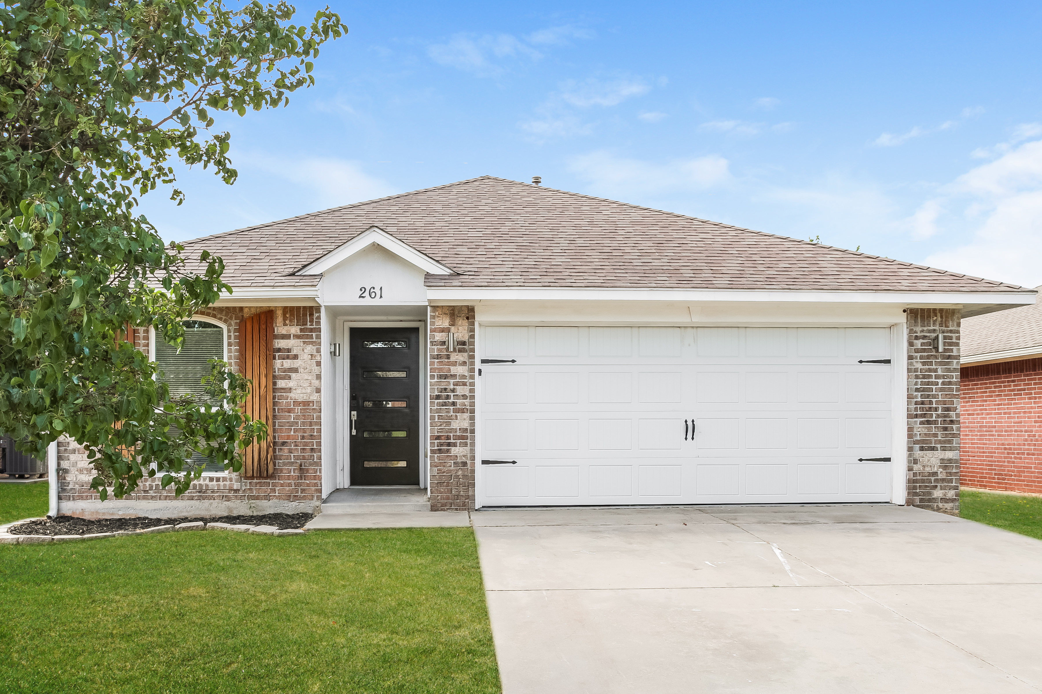 261 Cambridge Dr Midwest City, OK 73110